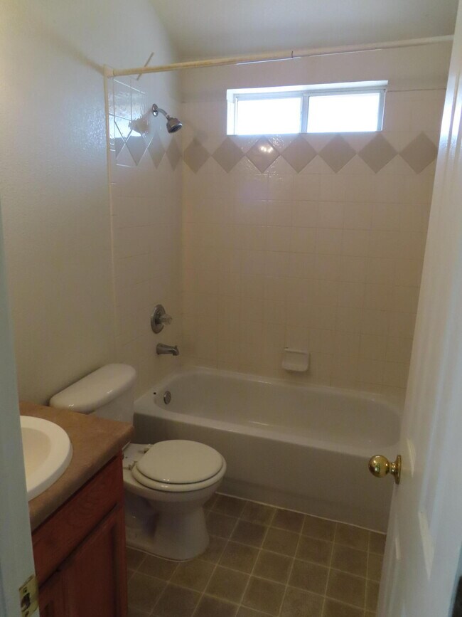 Building Photo - 12860 Tierra Lince Dr