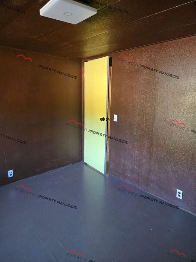 Building Photo - STATUS: AVAILABLE | R51 | $1895 + $100 for...