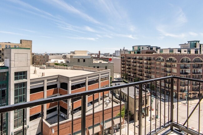 Building Photo - Modern Downtown Milwaukee Condo for Rent