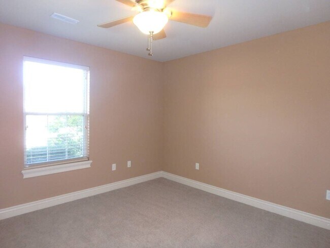 Building Photo - Great 3 Bed 2 Bath House in Mill Creek Manor!