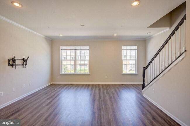 Building Photo - 1317 Hawthorn Dr