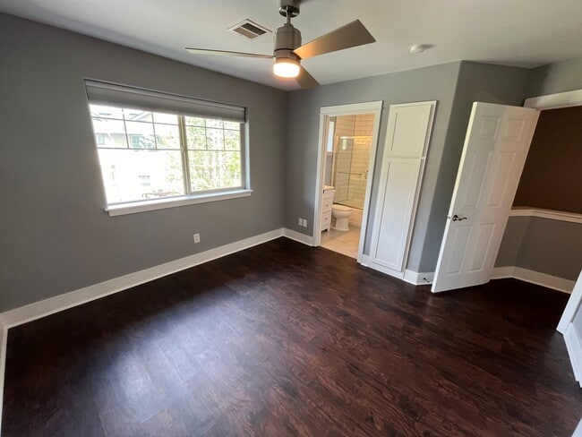 Building Photo - Beautiful 2 Bed/2.5 Bath Townhome on Bend's Westside - Shevlin Park Road