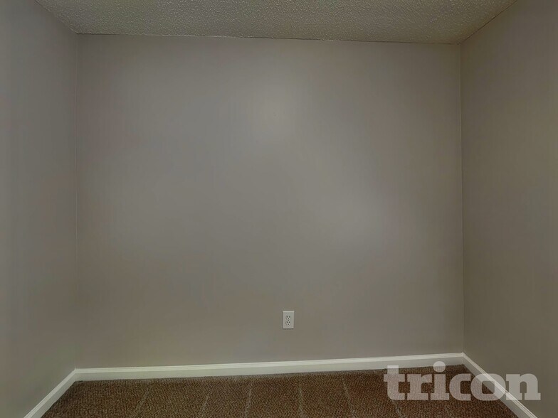 Building Photo - 7116 Lowen Rd