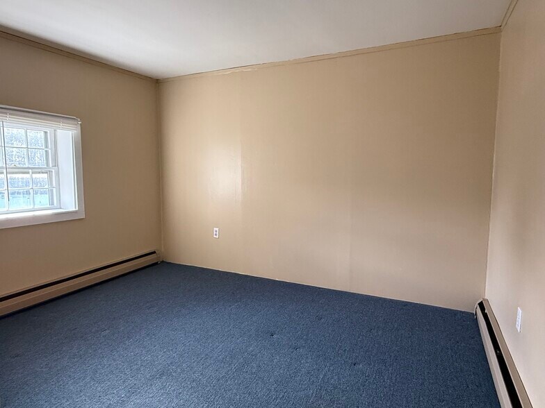 Building Photo - 46 Sawmill Hl