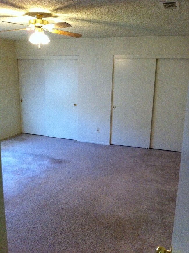 Building Photo - LOVELY 4 BEDROOM HOME IN APPLE VALLEY