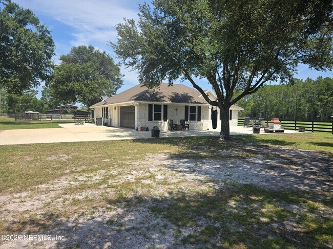 Building Photo - 906 County Rd 217