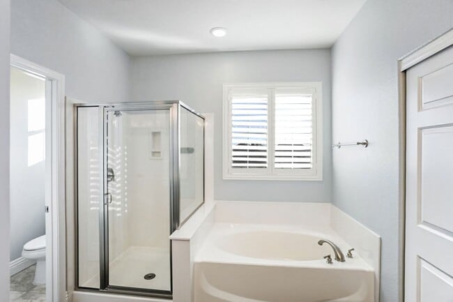 Building Photo - Beautiful 3 Bed South Summerlin Home With 1st Floor Bed and Bath