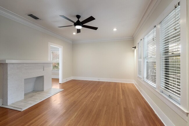 Building Photo - Modern Duplex in Monte Vista!