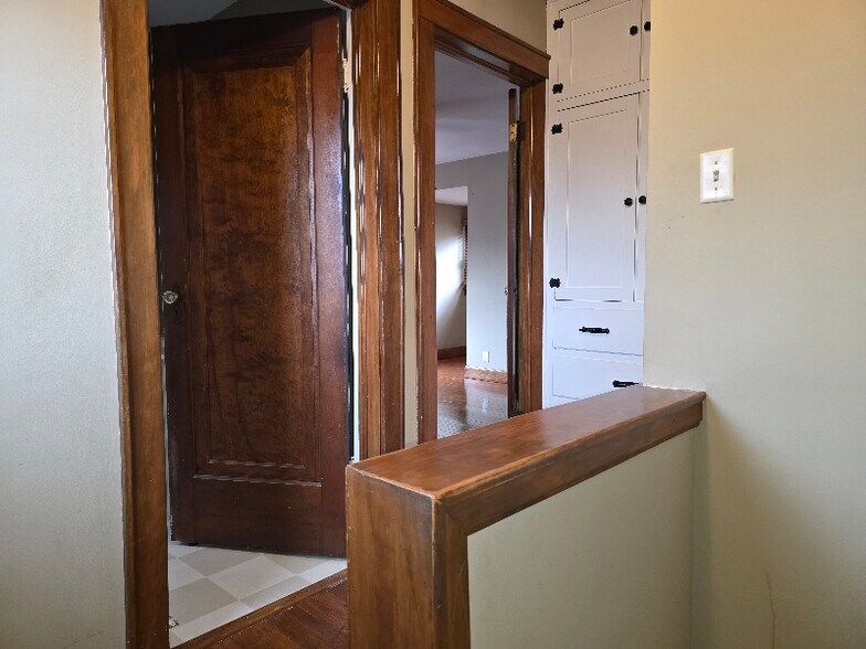 Building Photo - 727 S Rotherwood Ave