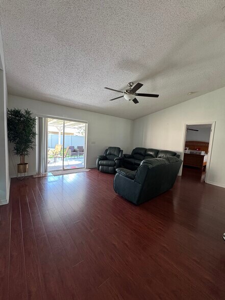 Building Photo - 10 Lloret Pl