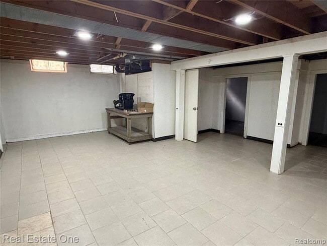 Building Photo - 6845 Plainfield St