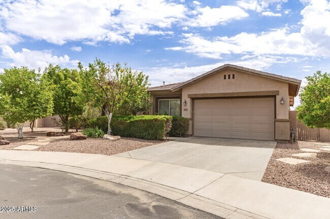 Building Photo - 1515 N Los Alamos Cir