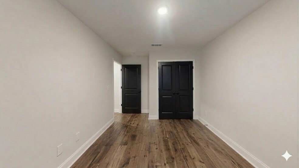 Building Photo - 222 Winding Chestnut Dr