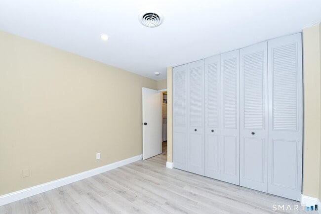 Building Photo - 28 Mill Hill Rd