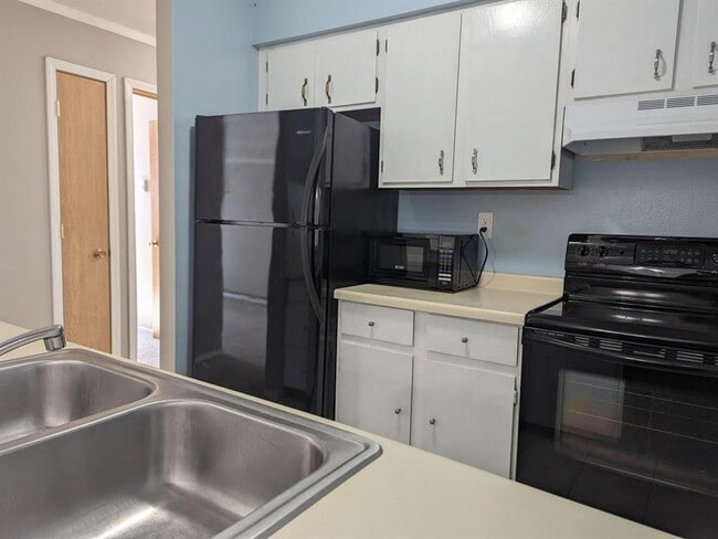 Building Photo - 841 N Gammon Rd