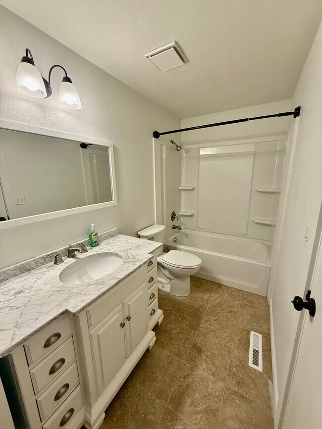 Building Photo - 1620 Ranae Dr