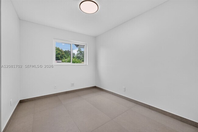 Building Photo - 3036 N 58th Ave