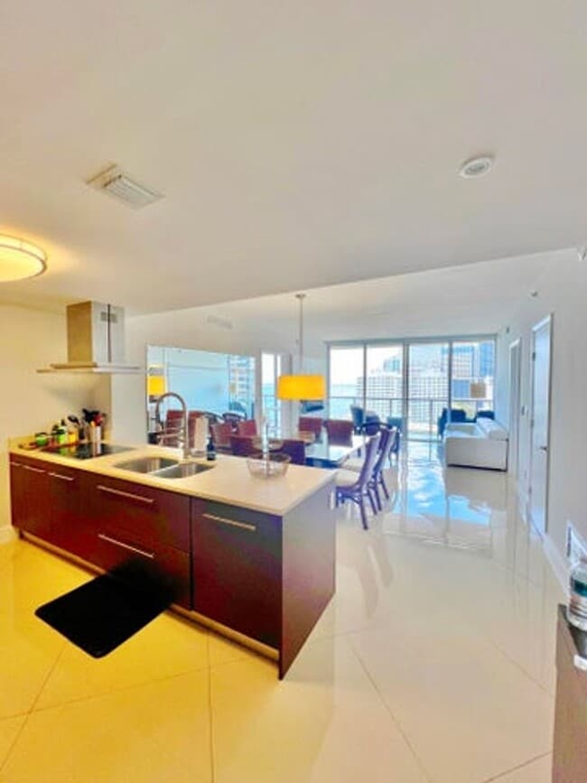 Building Photo - 495 Brickell Ave