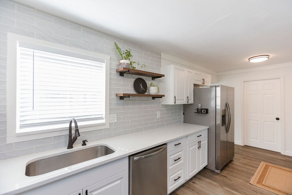 Building Photo - 553 Peacock Rd