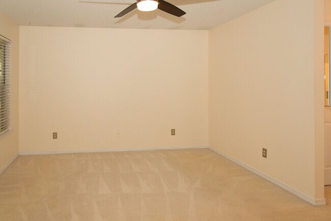Building Photo - "Charming 3-Bedroom Retreat with 2 Full Baths in Mary Esther, FL!"