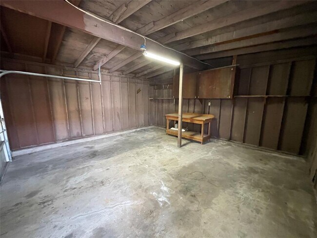 Building Photo - 1008 Wake Dr