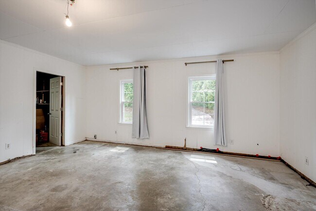 Building Photo - 2435 Forest Park Rd
