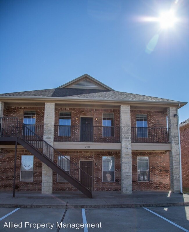Building Photo - 2406 S University Parks Dr