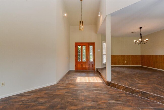 Building Photo - 1231 Creekford Cir