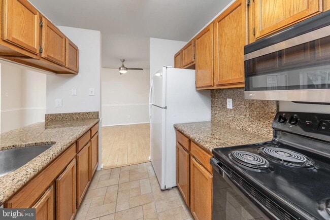 Building Photo - 1825 The Woods II