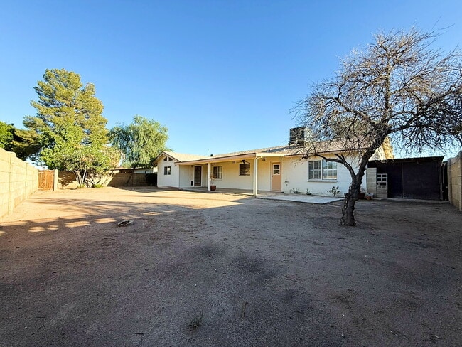 Building Photo - "Charming 3-Bedroom Oasis in Goodyear - Sp...