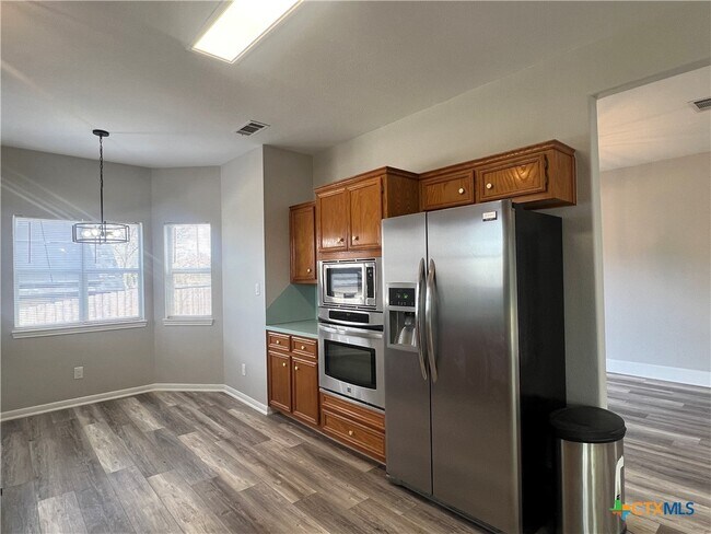 Building Photo - 5899 Denmans Loop