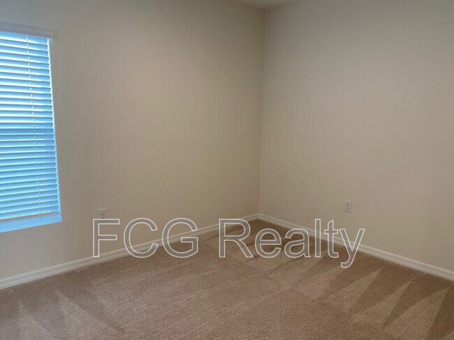 Building Photo - 137 Hamlet Lp