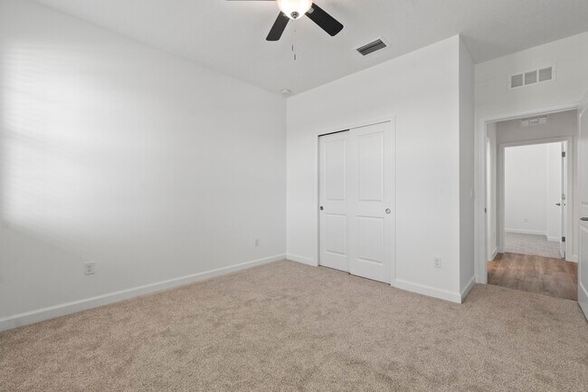 Building Photo - 14135 SW Safi Ter