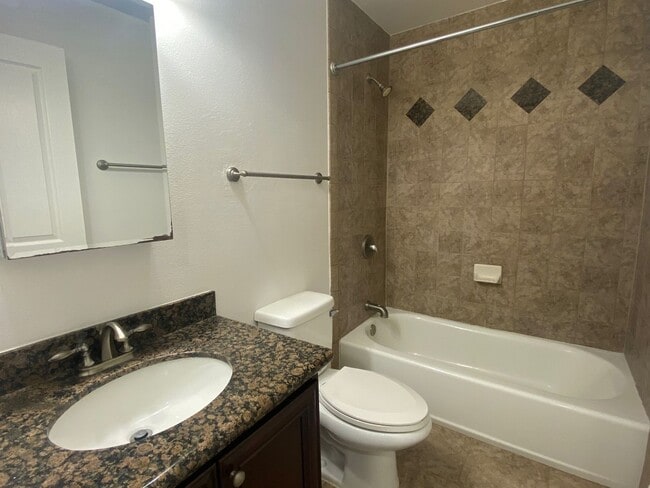 Building Photo - Perfectly Appointed Renovated 2 Bedroom 1 Bath Condo in Santa Clara