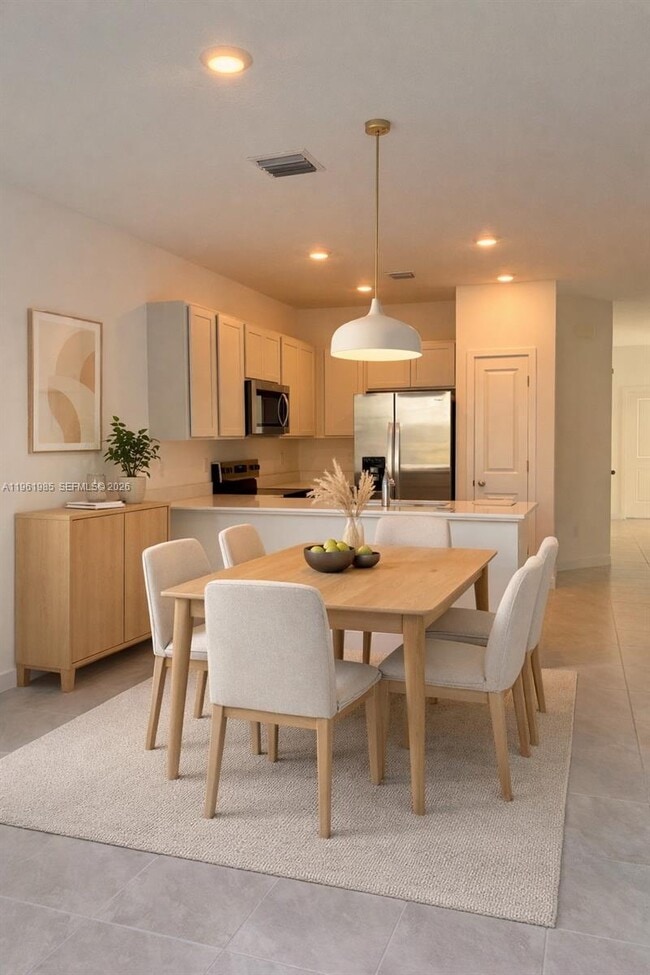 Building Photo - 4829 Dillon St