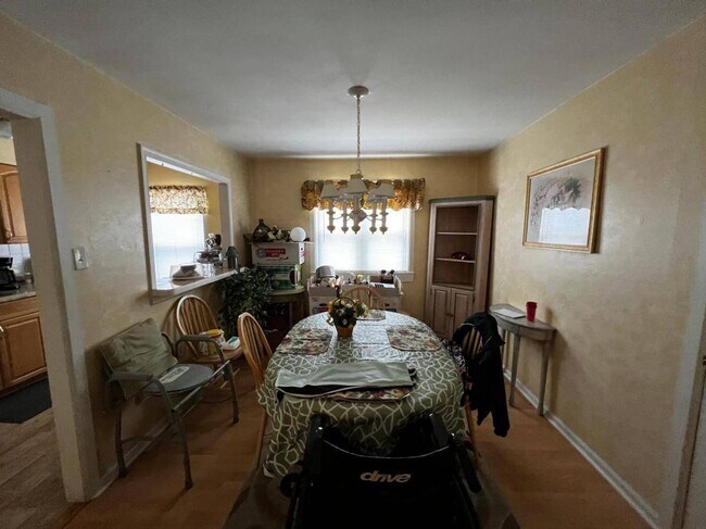 Building Photo - Lovely Cherry Hill Parke 2nd floor 2 bedro...