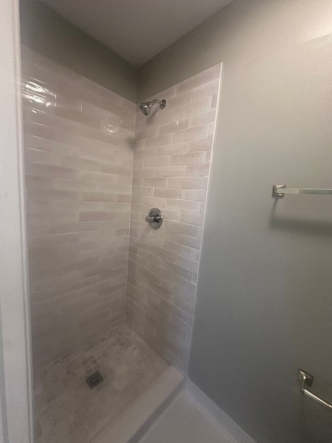 Building Photo - 1002 Juniper Springs Dr