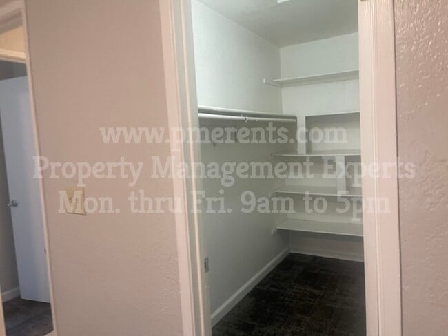 Building Photo - Duplex