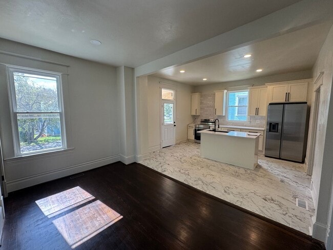 Building Photo - Updated 3-Bedroom, 2-Bath with all new appliances.