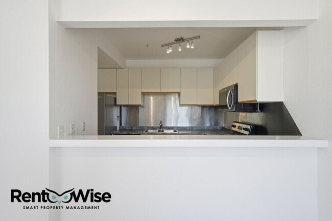 Building Photo - 2060 Sutter St