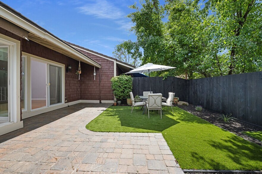 Building Photo - 238 Thistle Cir