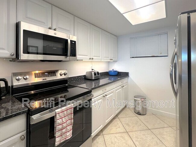 Building Photo - 2711 First Street