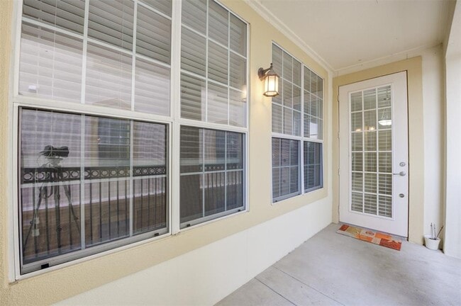 Building Photo - 7575 Kirby Dr