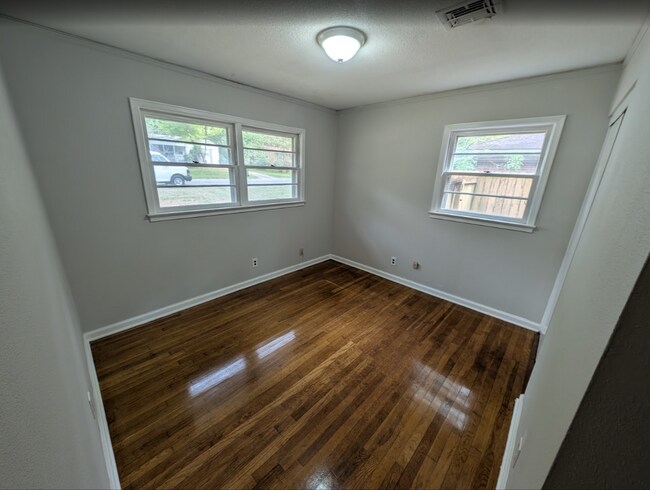Building Photo - 1130 Lombard Dr