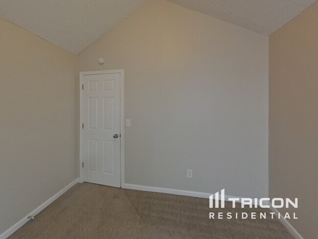 Building Photo - 9521 Lakeview Rd