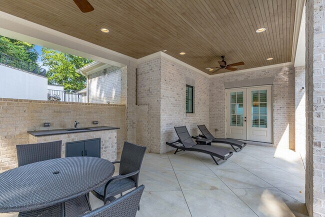 Building Photo - 5014 Mountview Pl