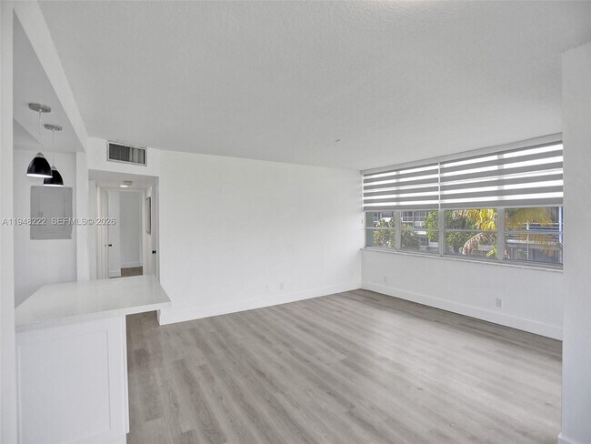 Building Photo - 2771 Taft St