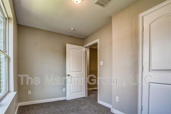 Building Photo - 1110 Woburn Dr