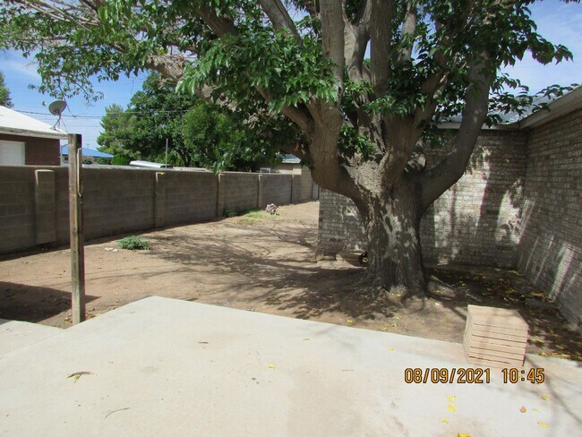 Building Photo - Newly remodeled 5 bedroom/2 bath home