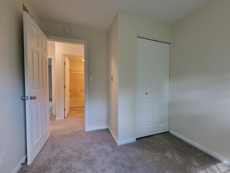 Building Photo - 32 Cranfield Ct